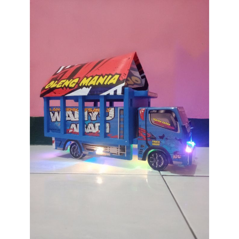 miniatur truk oleng kayu Wahyu abadi