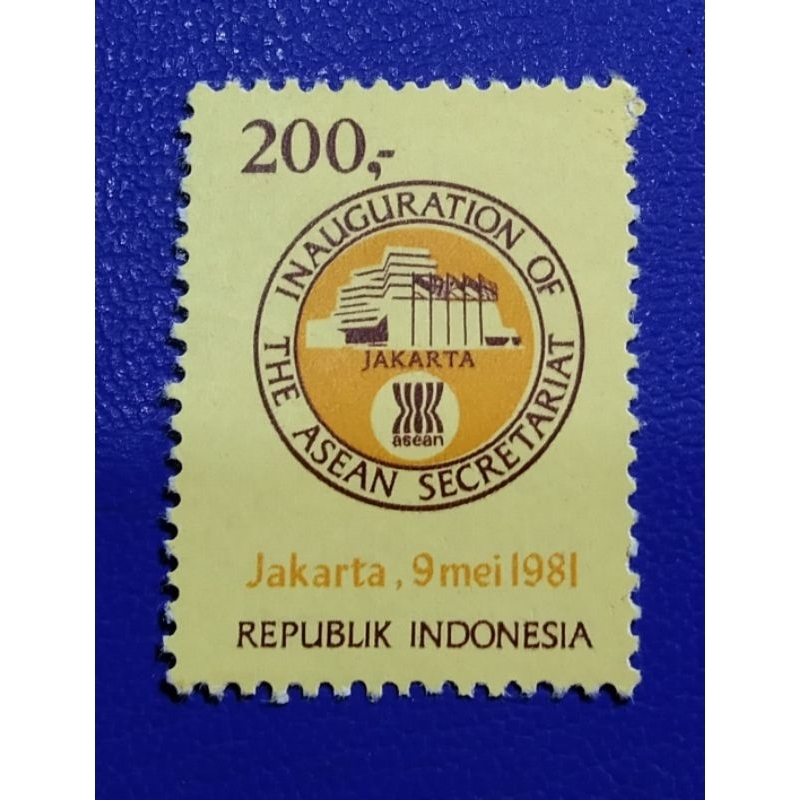 

Prangko Lawas Set Lengkap/Singel Set Gedung Sekertariat Asean Thn 1981