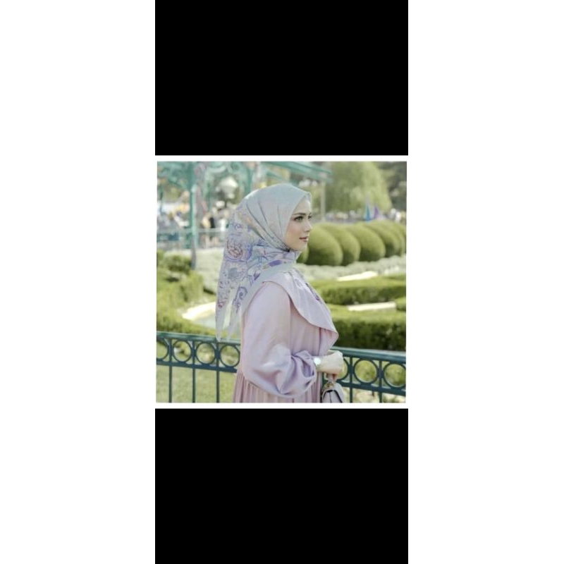 Buttonscarves Wonderland ( Alice in Wonderland )