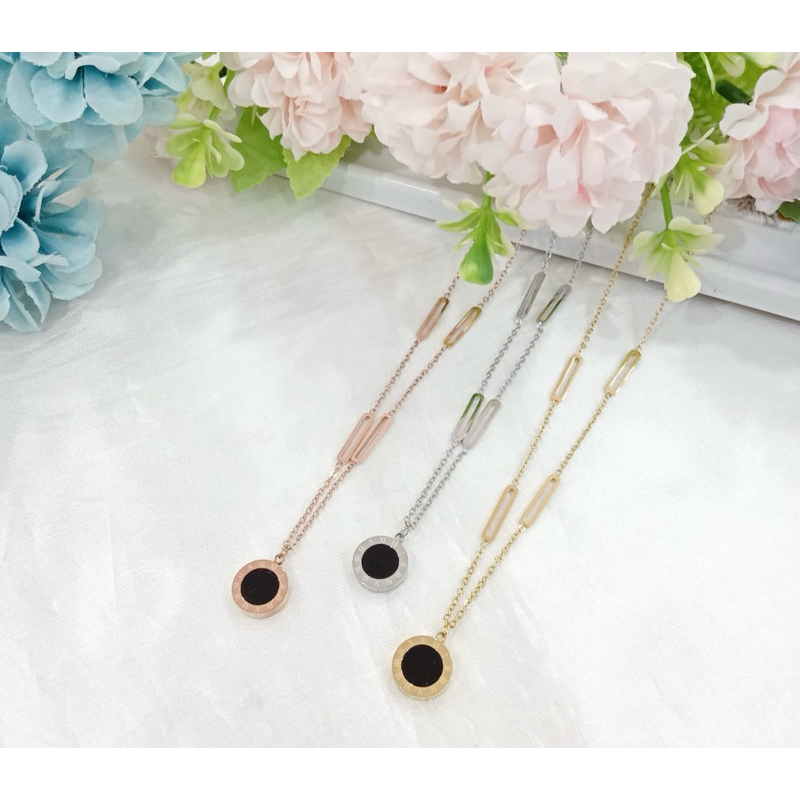 Kalung titanium liontin bulat hitam