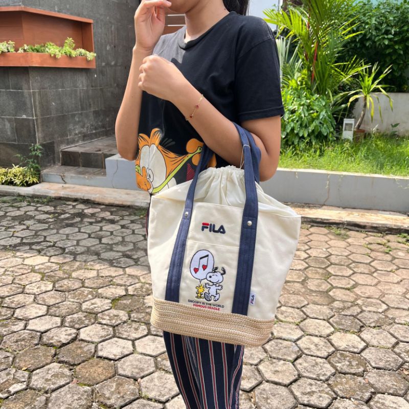 FILA x PEANUTS SNOOPY DRAWSTING TOTE BAG
