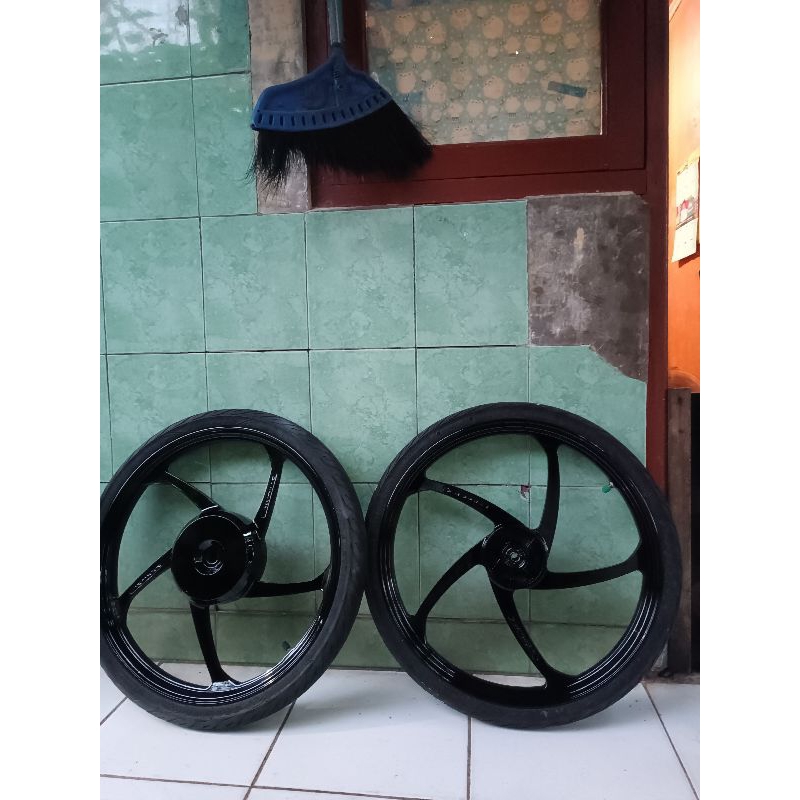 velg Xpack Thailand Ring 17 buat keluarga Honda 110 hitam glossy kompresor ban DB Swallow UK D.50/80