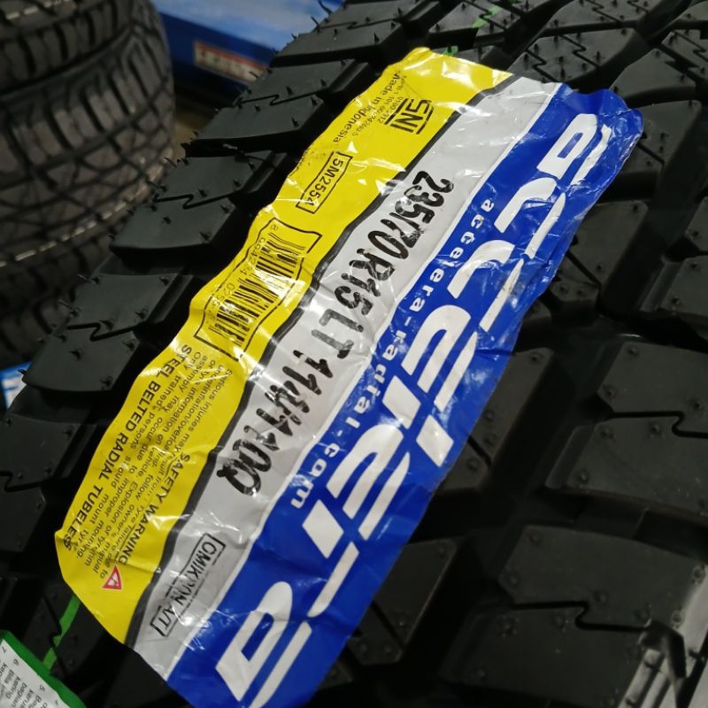 Ban Mobil Semi Offroad 235 70 R15 Accelera