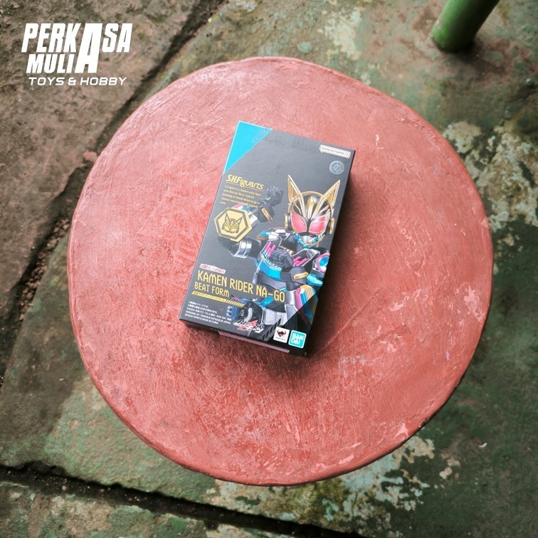 Bandai SHF Kamen Rider NaGo Beat Form - Kamen Rider Geats