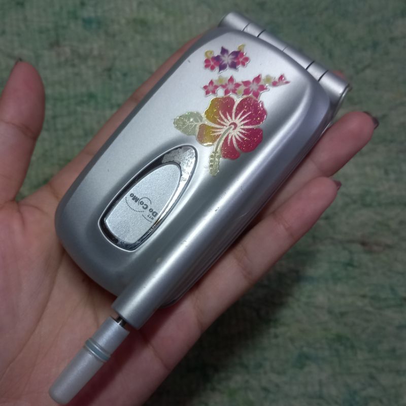 trinkets flip phone docomo