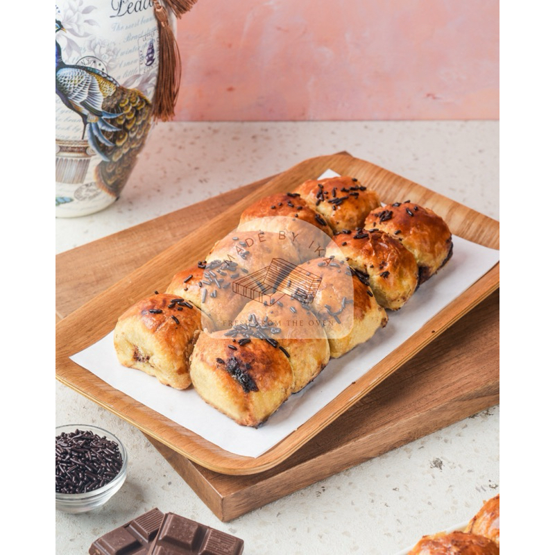 

MADE BY IKA Bollen Bandung Variasi Rasa