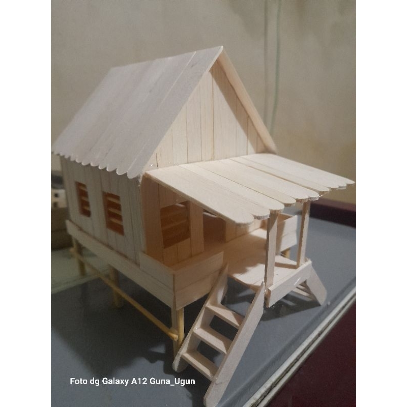 miniatur rumah adat kalimantan utara