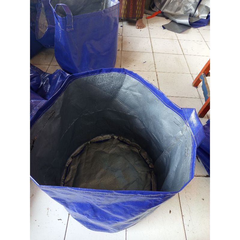 pot tanaman terbuat dari terpal bahan tebel