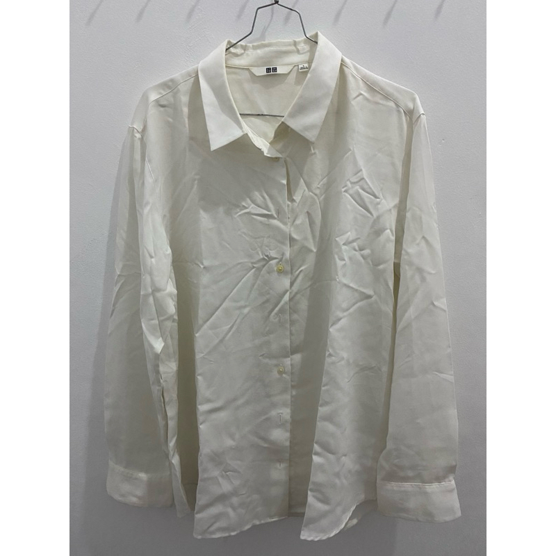 Kemeja Putih Wanita Uniqlo | Preloved