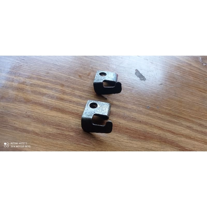 Plat dudukan penyangga jok Yamaha v80 original/dudukan penyangga jok Yamaha v80 original/bracket dud