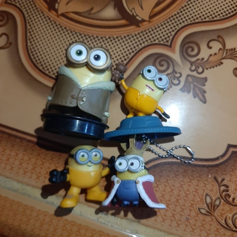 figure minion king bob universal studio tomy . minions mattel