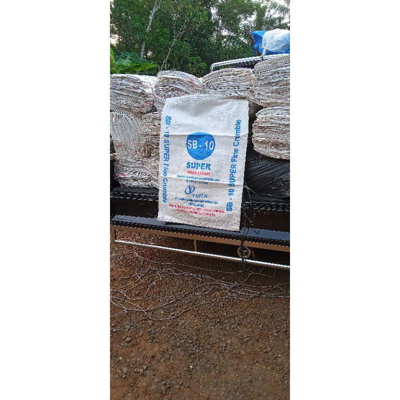 karung ukuran 50 kg bekas pakan bersih isi 10 biji