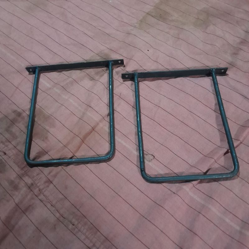 DISPLAY RAK SEPATU TOKO TATAKAN SEPATU SANDAL MINIMALIS RAK SEPATU ESTETIK