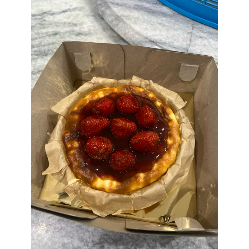 

Burnt cheese cake 14 cm( sudah termasuk topper ultah dan greeting cards