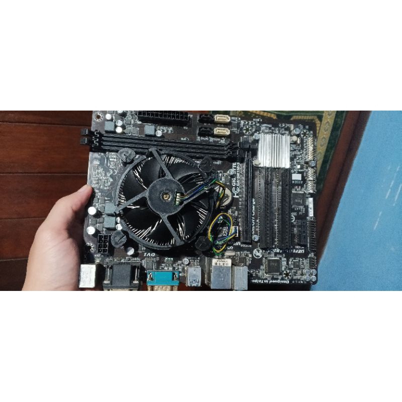 paketan Intel gen 4 core i3