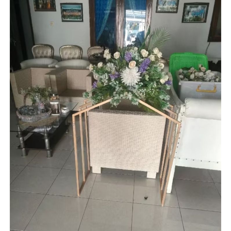 STANDING SEGITIGA GUBUKAN PRASMANAN