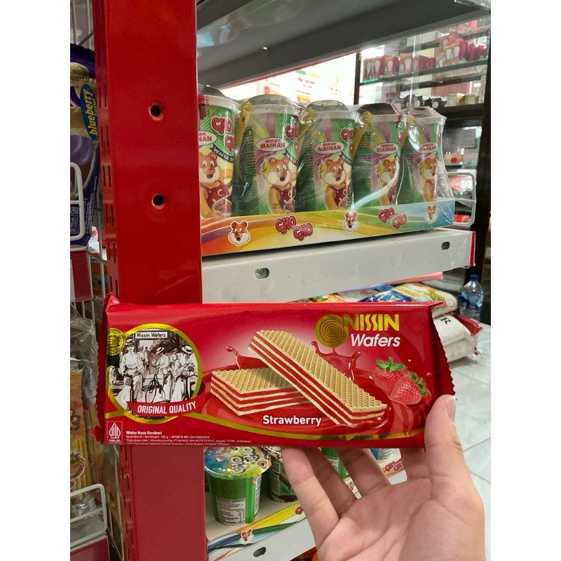 

nissin wafer strawberry 100gram