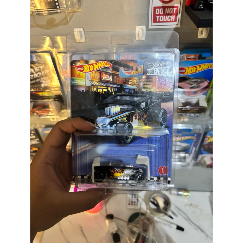 hot wheels bone shaker boulevard premium