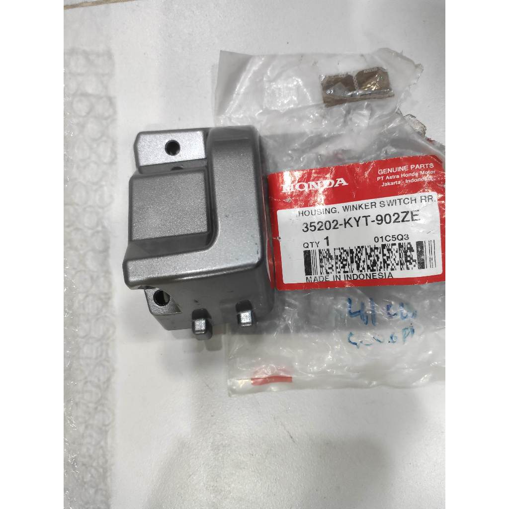 cover belakang saklar sein kiri scoopy karbu ori