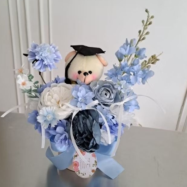 Buket Bunga Artificial Biru Putih Elegan Wisuda