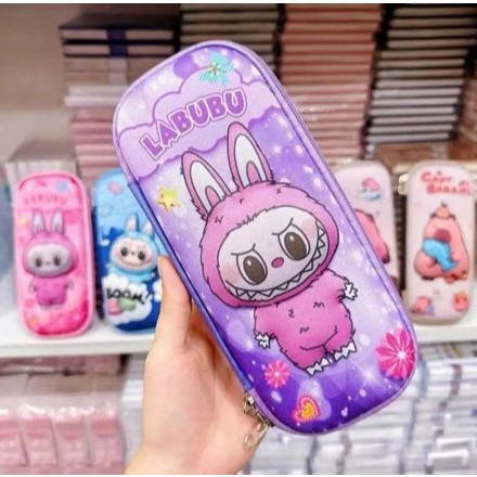 

TEMPAT PENSIL Labubu Medium TERBARU Tempat Pensil TIMBUL 3D Karakter Labubu Lucu Murah
