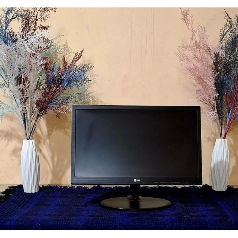 DIJUAL MONITOR LG  19 inchi LED MULUS