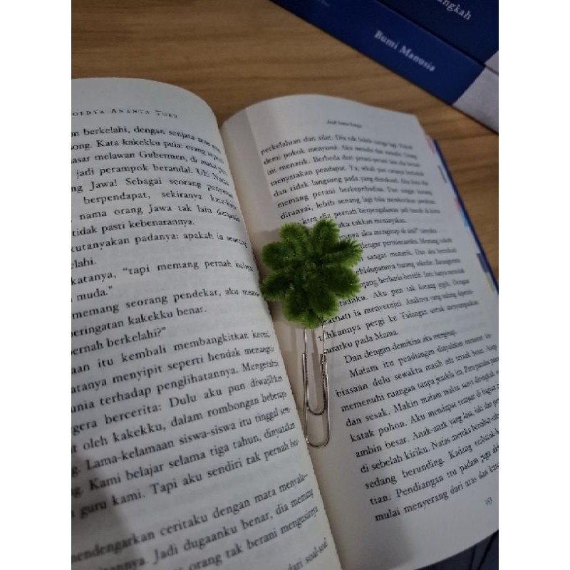 

BOOKMARK CLOVER // PEMBATAS BUKU