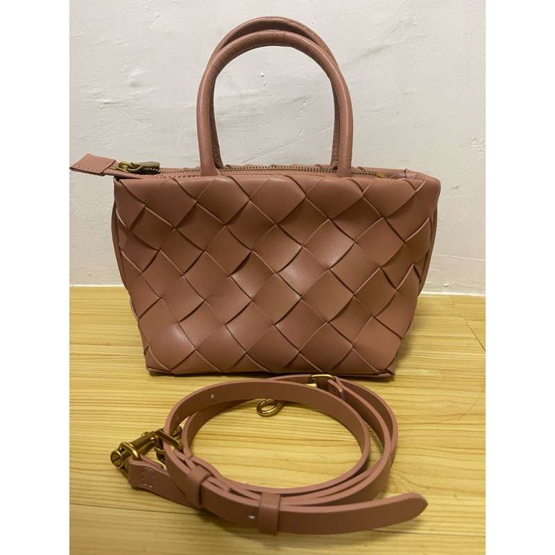 tas jinjing / selempang merk charles & keith