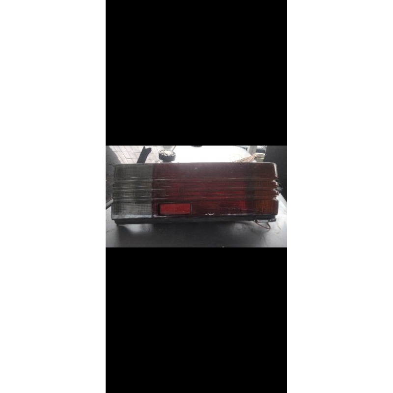 Lampu belakang kiri Ford laser thn 96