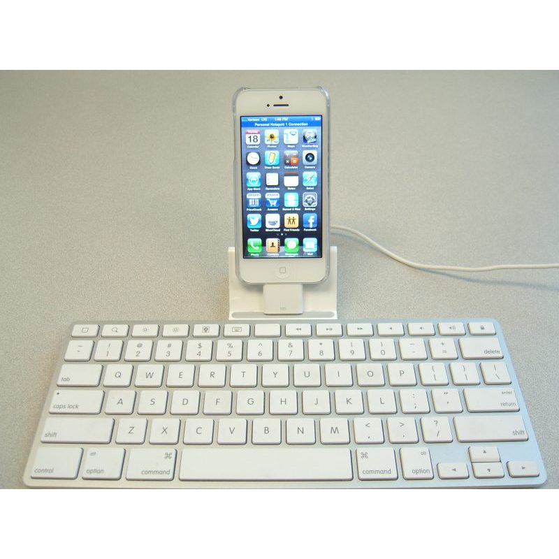 Ipad Keyboard Dock Model A1359 Bonus Converter Lightning to 30-Pin
