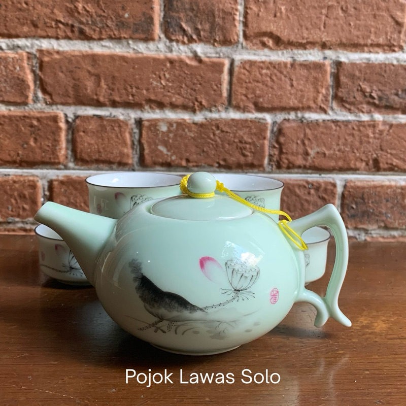 Tea set porselen China (1 teko dan 5 cucing)