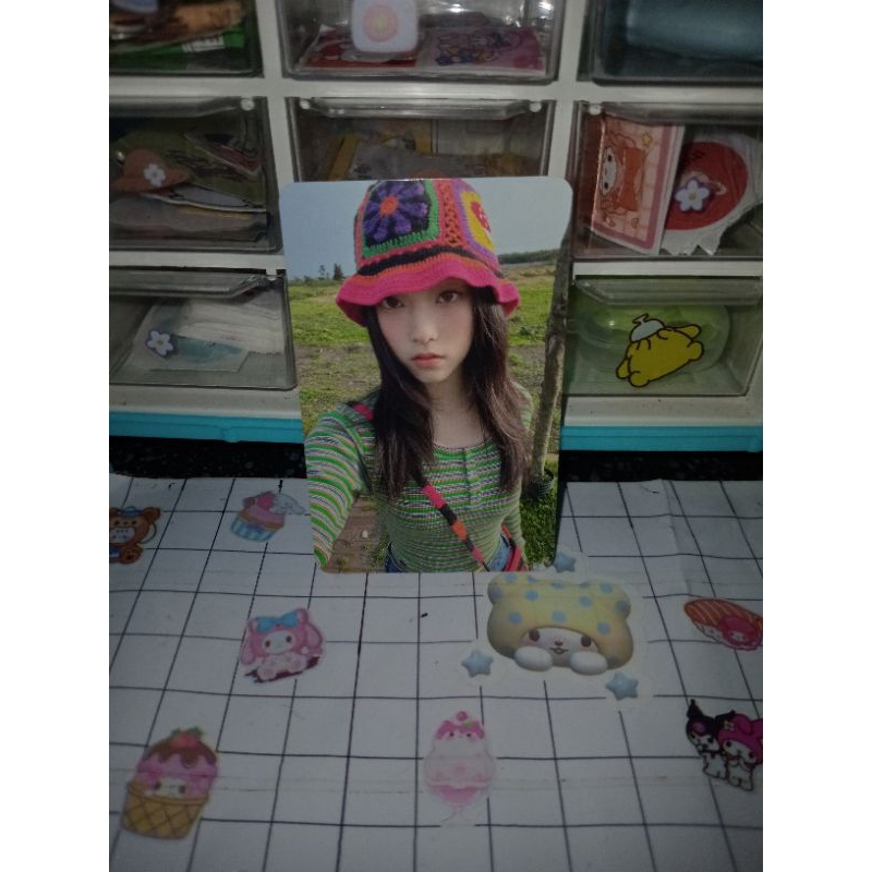 photocard haerin official new jeans haerin topi