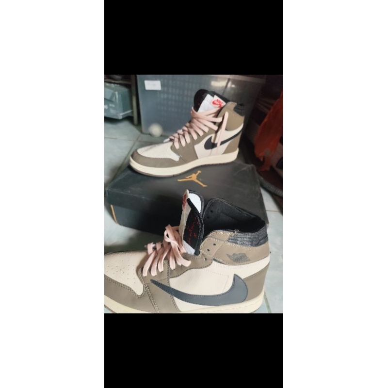 Nike travis scoot high