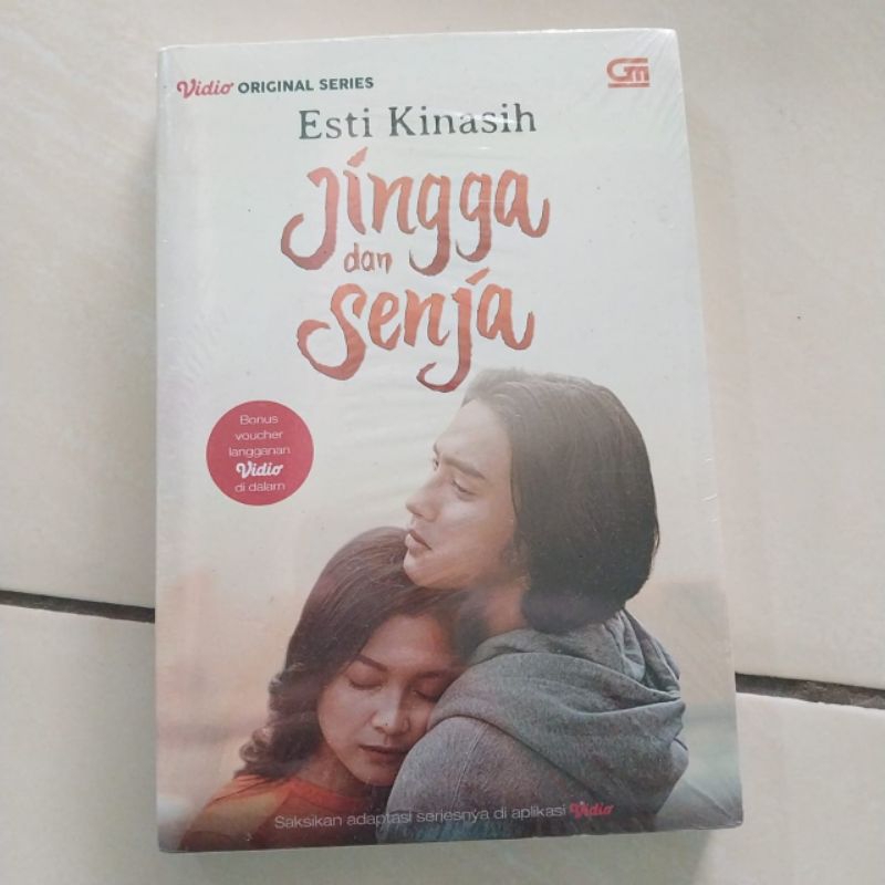 Jingga dan Senja by Esti kinasih