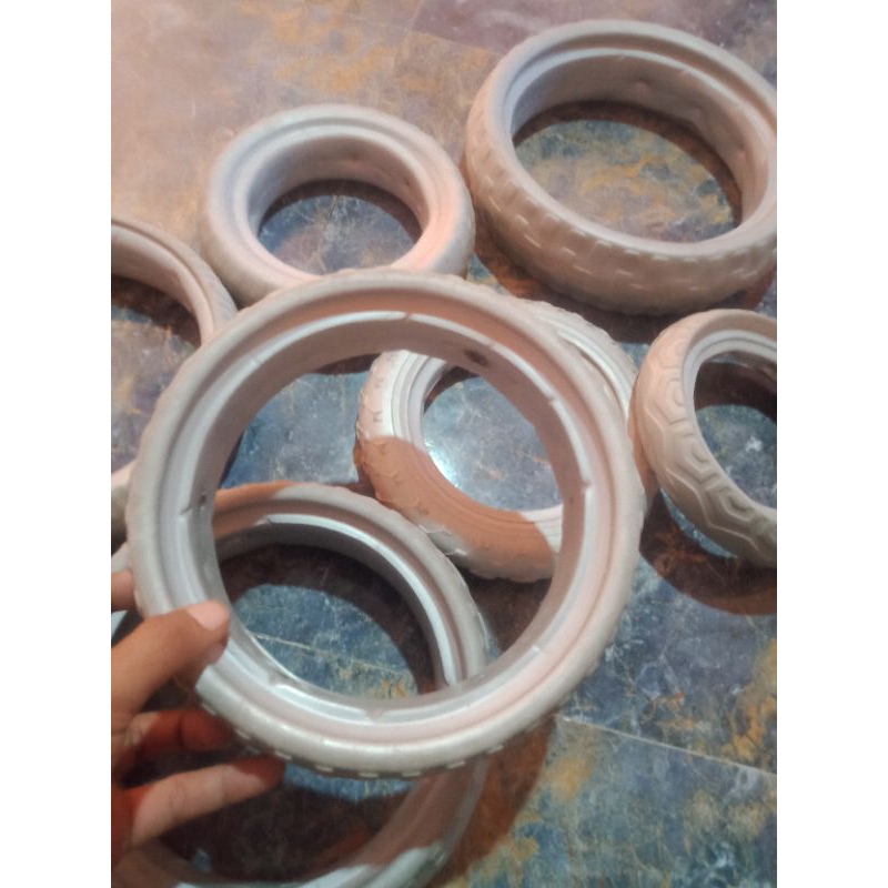 Ban apung untuk karamba nyobok