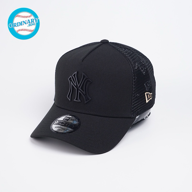 Topi New Era Original Trucker Yankees Metal Badge