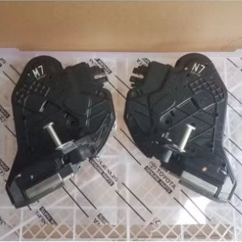 DOOR LOCK PINTU BELAKANG/ TENGAH TOYOTA INNOVA REBORN FORTUNER HILUX