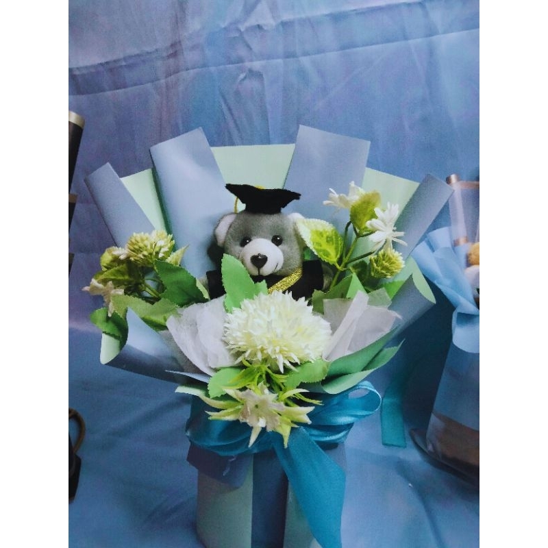 buket boneka,bunga,makanan wisuda kecil cocok untuk hadiah kelulusan