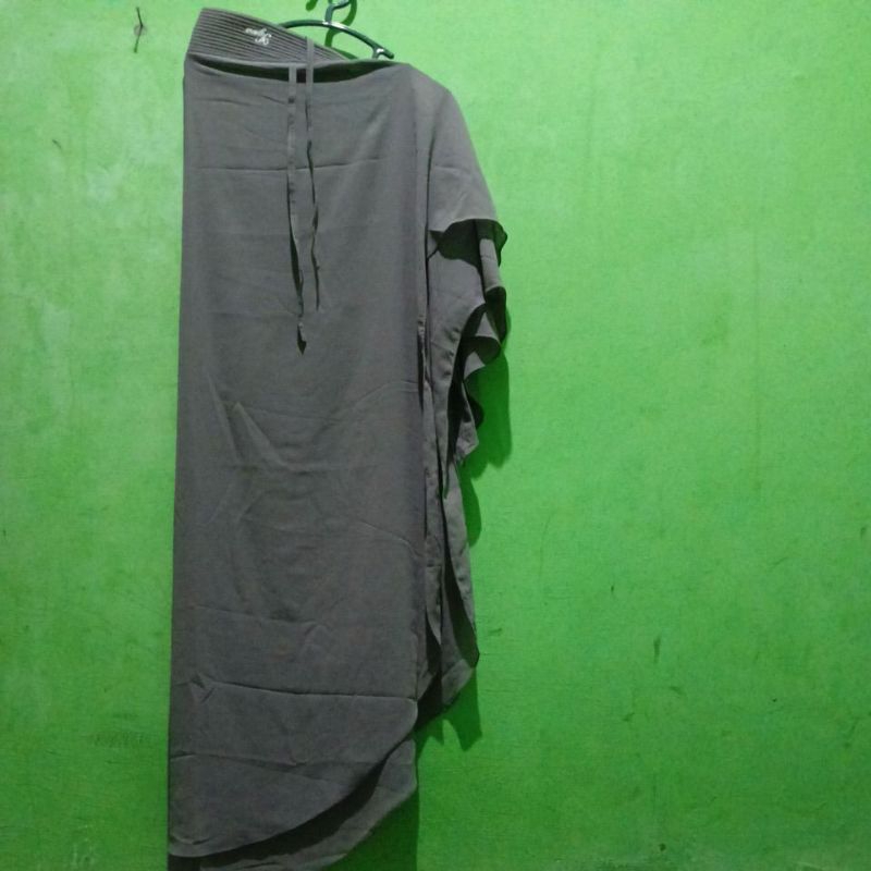 Preloved Bergo Tali Ceruty Dua Layer Chana Khimar by Kyana hijab