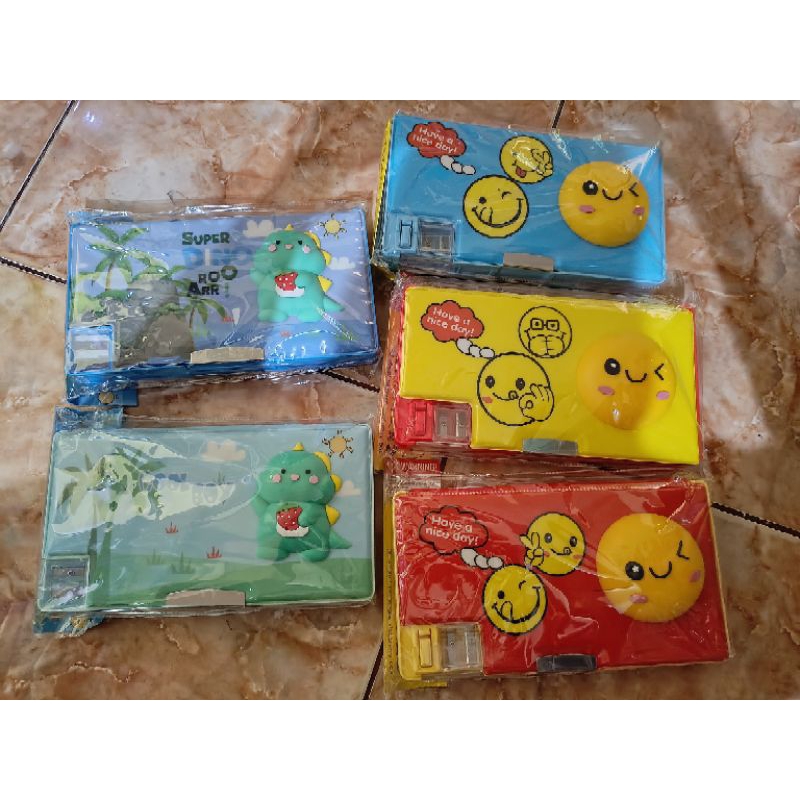 

Kotak Pensil Magnet Timbul