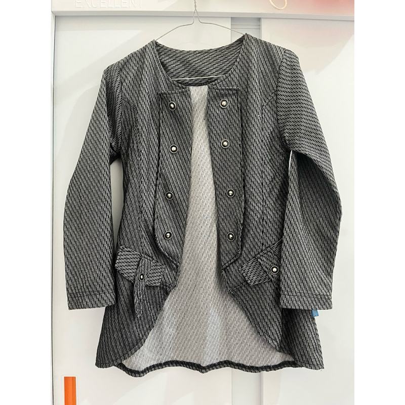 [PRELOVED] Semi Blazer/Tunik/Cardigan Motif Garis Hitam Putih – Desain Elegan dan Kasual