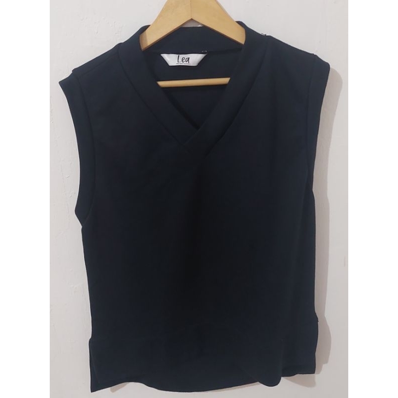 Preloved vest hitam