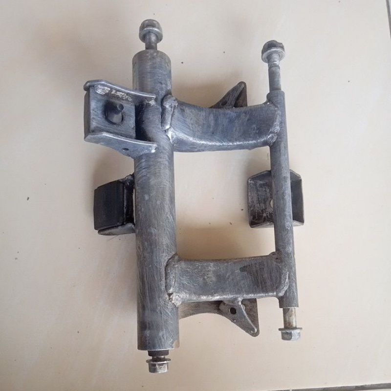 Engine mounting beat fi original