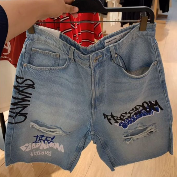 CELANA PENDEK RIPPED BERSHKA PRIA