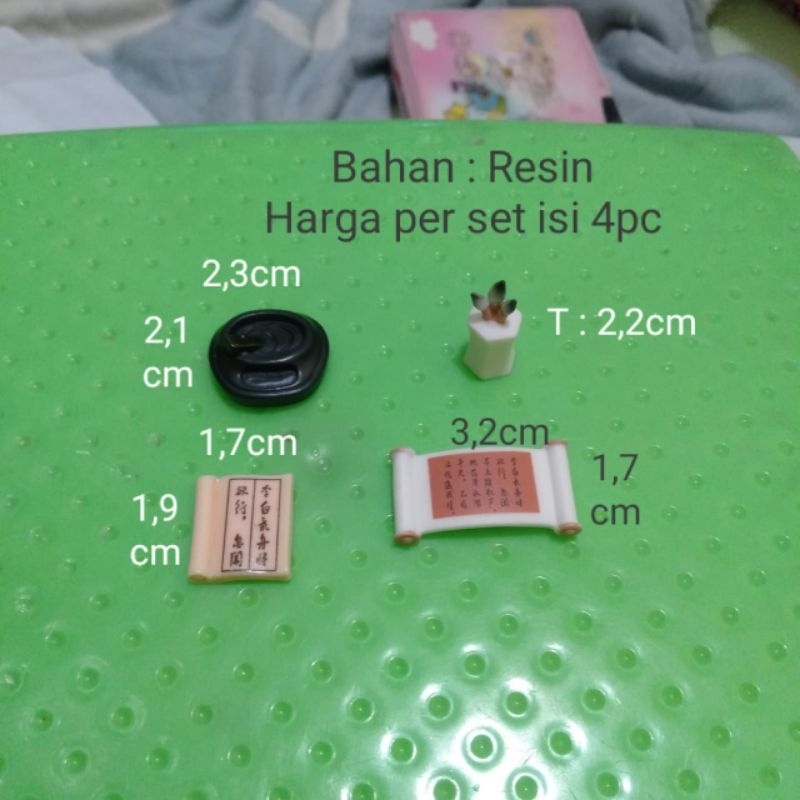 

Miniatur Alat Menulis Ala China Gulungan Puisi Tempat Tinta