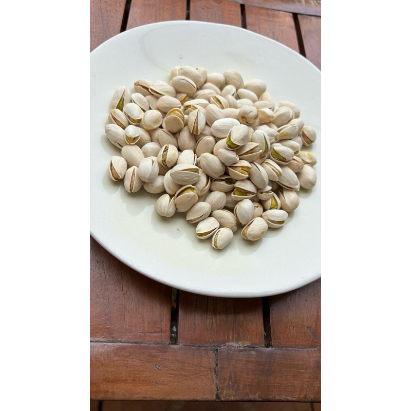

Kacang Pistachio salted roasted/ kacang fustul