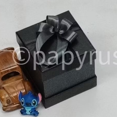 

PAPYRUS Sandwich 10x10 Tinggi 10cm Kotak Kado Gift Box V1