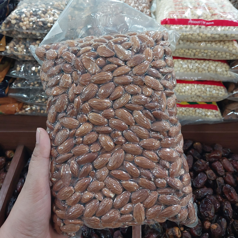 

Kacang Almond Panggang (Roasted) 1 kg 500 gram / Kacang Almond Matang Kupas 1 kg / Oleh oleh haji dan umroh