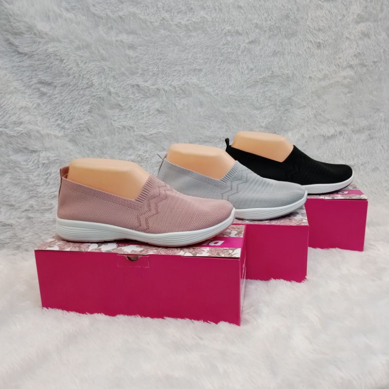 SEPATU SLIP ON BATAVIA - 37-40.