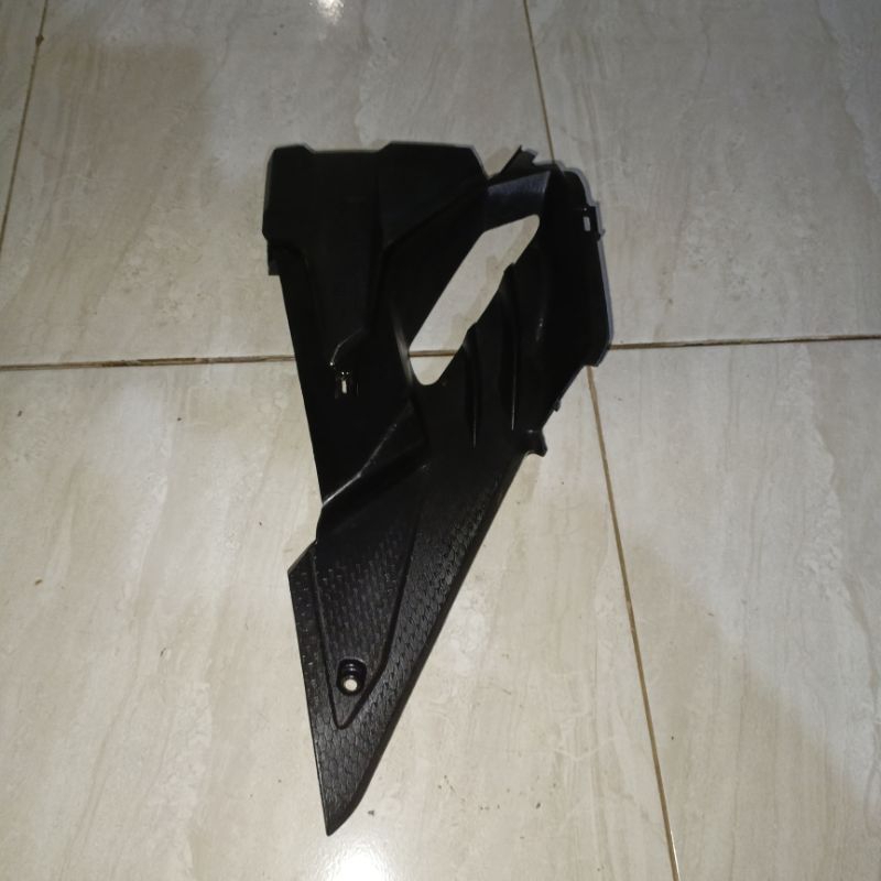 SHROUD BAWAH KIRI CB150R ORIGINAL